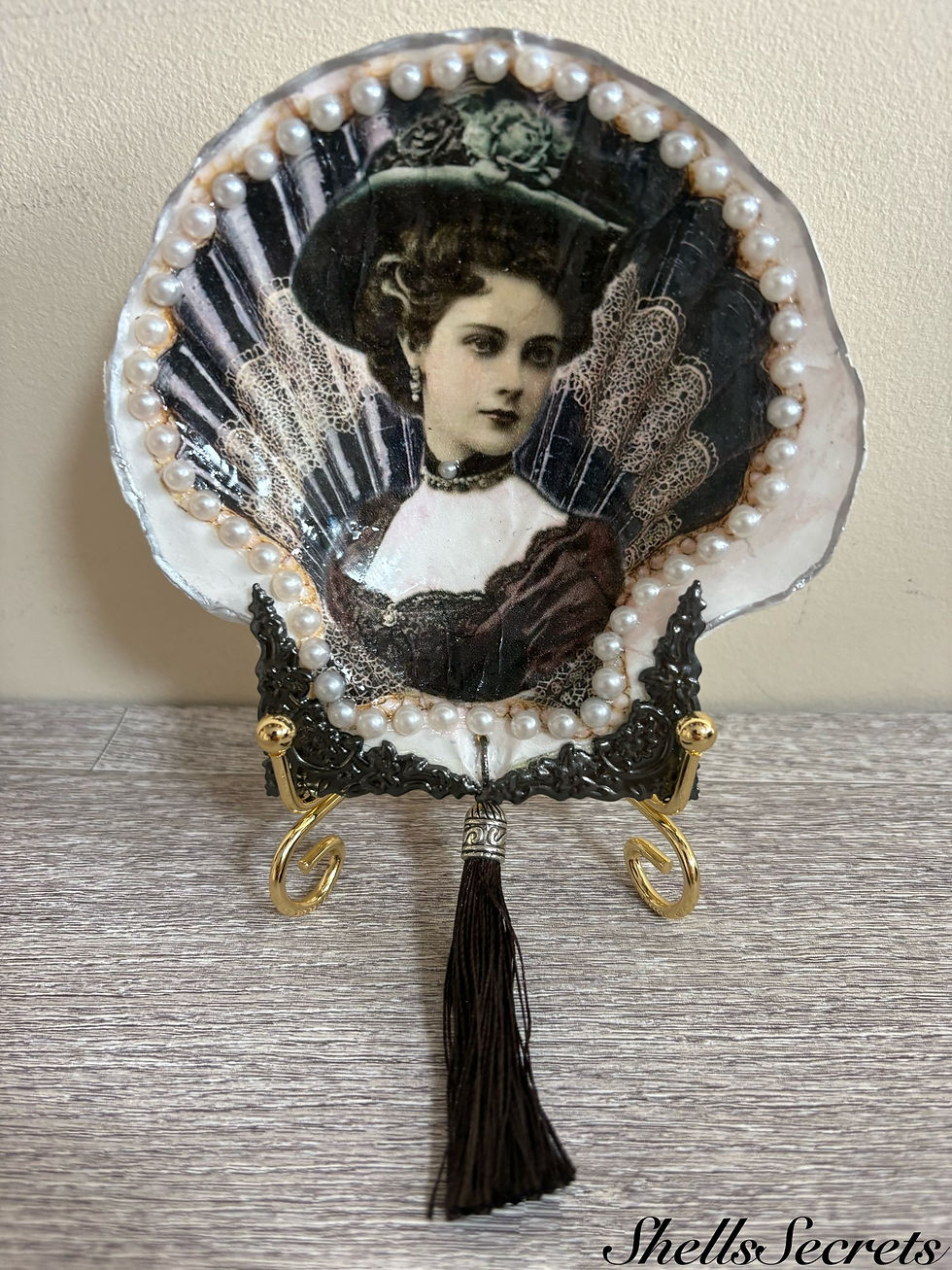 My first decoupaged Scallop shells finished