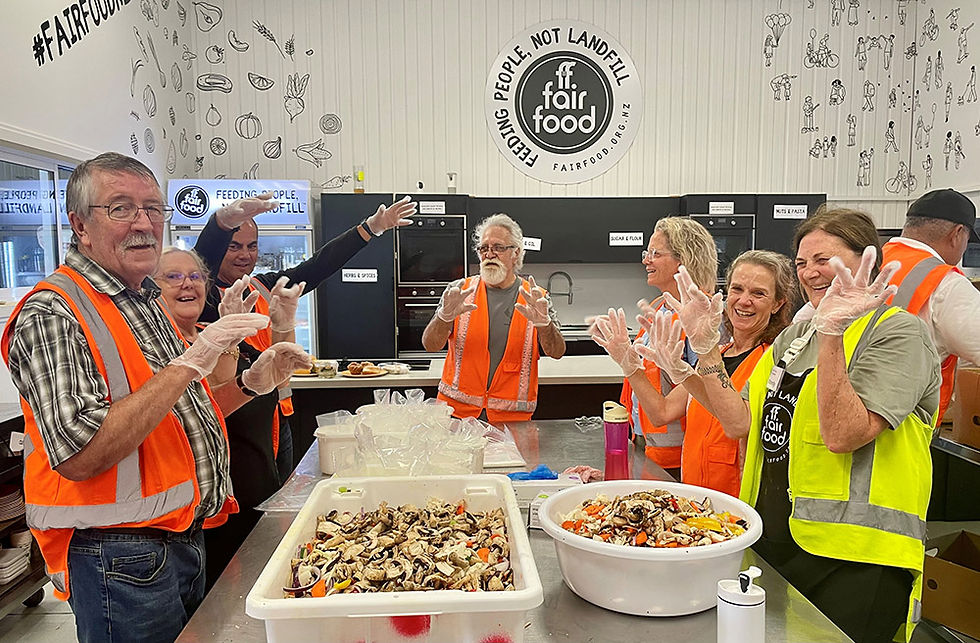 L-R | Steve, Sandi (YODC volunteer, Innes, Rua, Sandra, Anita & Mandy (Fair Food Lead Volunteer)