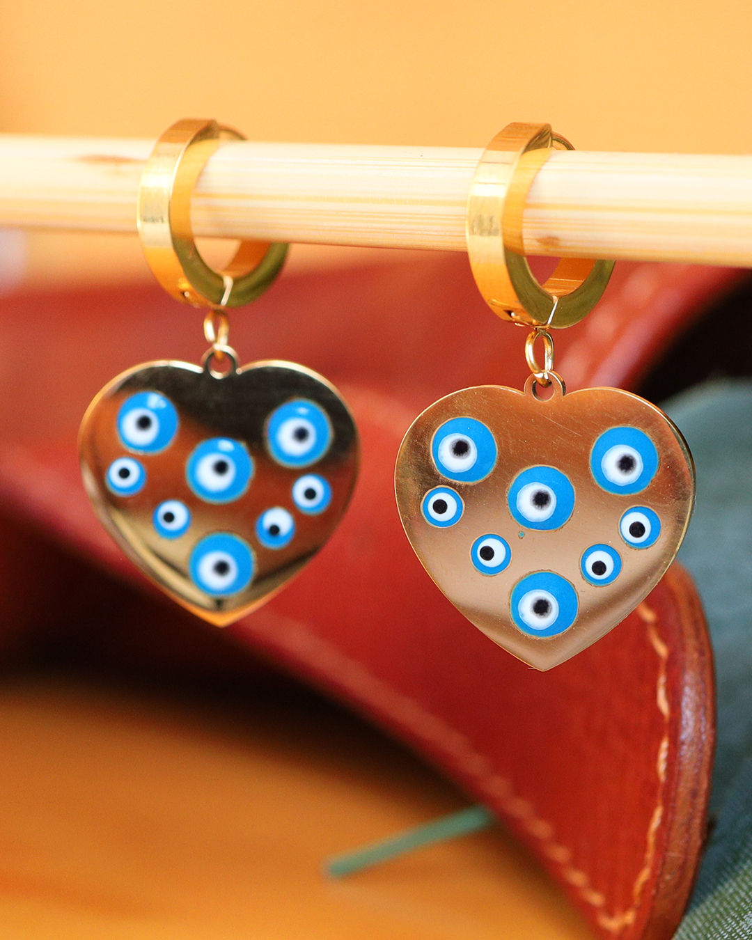 Aretes ojos corazón