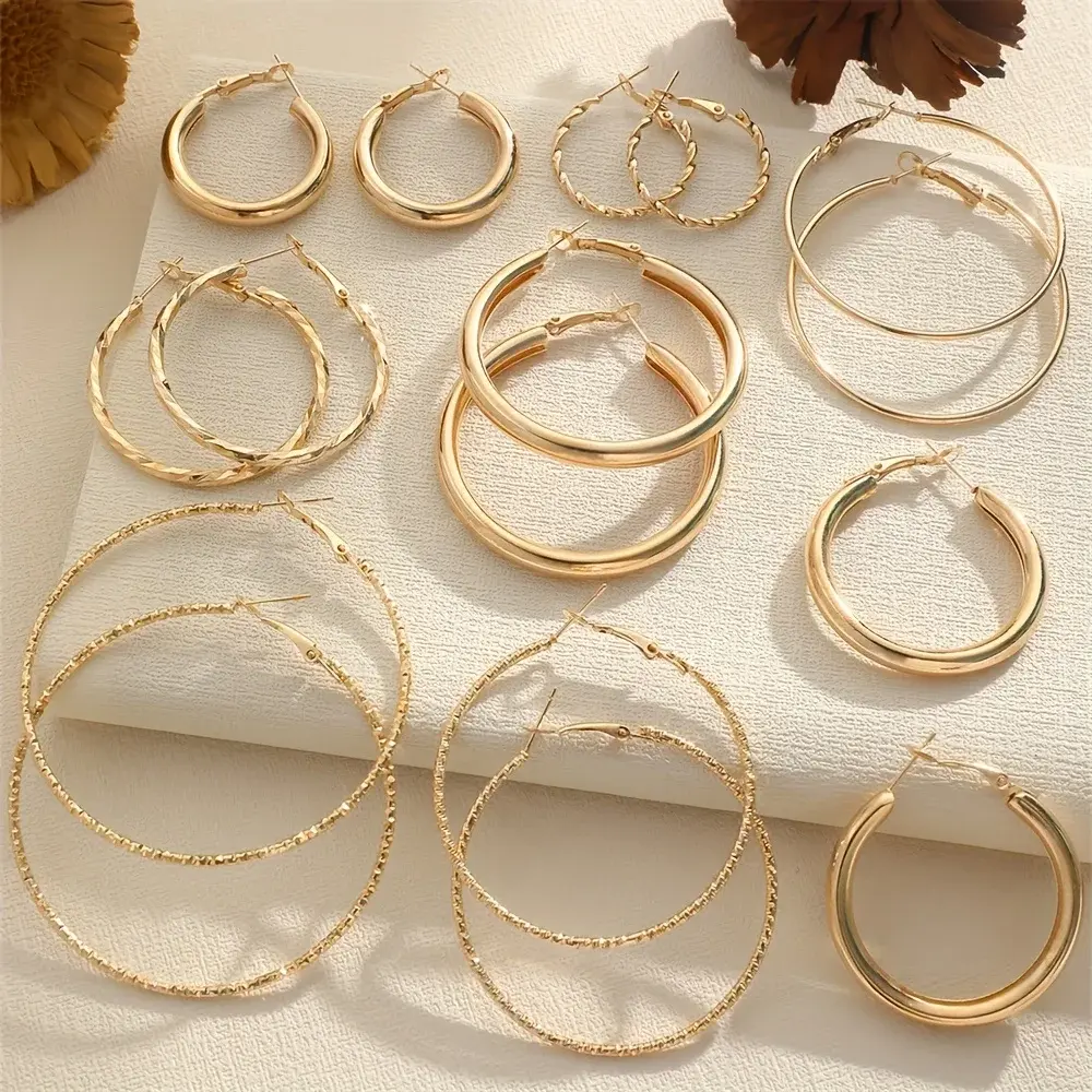 Conjunto de 8 pares de brincos de argola, feitos de liga metálica, com estilo