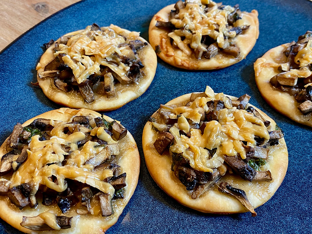 Cooking Chez Moi, mushroom hors d'oeuvres, mushroom canapes, mushroom appetizers, mushroom recipes, easy appetizers, appetizers for entertaining