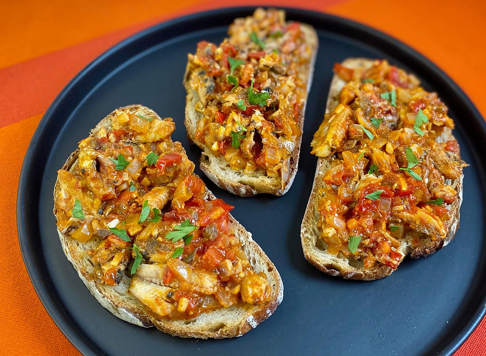 Cooking Chez Moi, recipes for canned sardines, cooking with canned sardines, healthy appetizer ideas, sardine toasts, sardine tartines