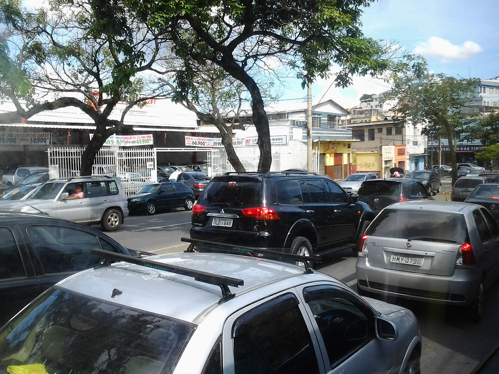 Trânsito na Avenida Carlos Luz