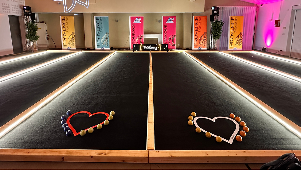 Six terrains de pétanque éphémères en intérieur pour un événement d'entreprise