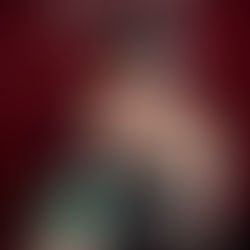 "华人首富“身家900亿美元? 招人标准:胸大会聊天