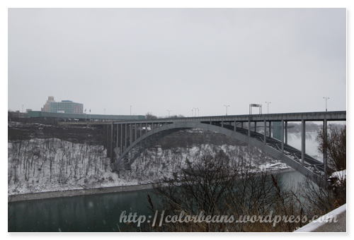 Niagara-Falls Rainbow Bridge 到摟
