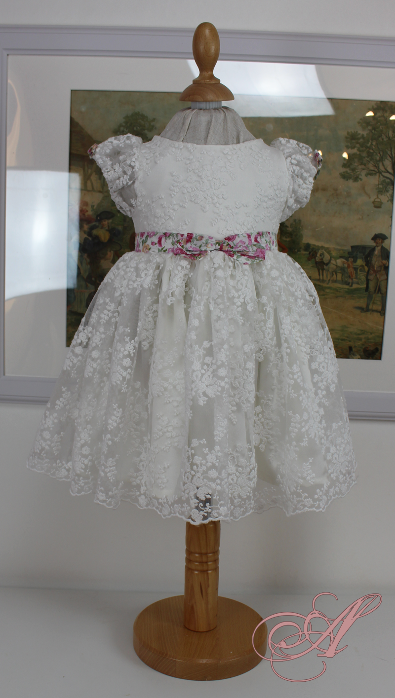 Miniature : Robe enfant en dentelles et ruban liberty