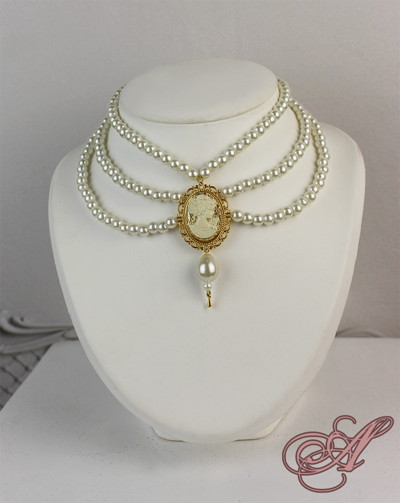 Miniature : Collier camée à la feuille d'or