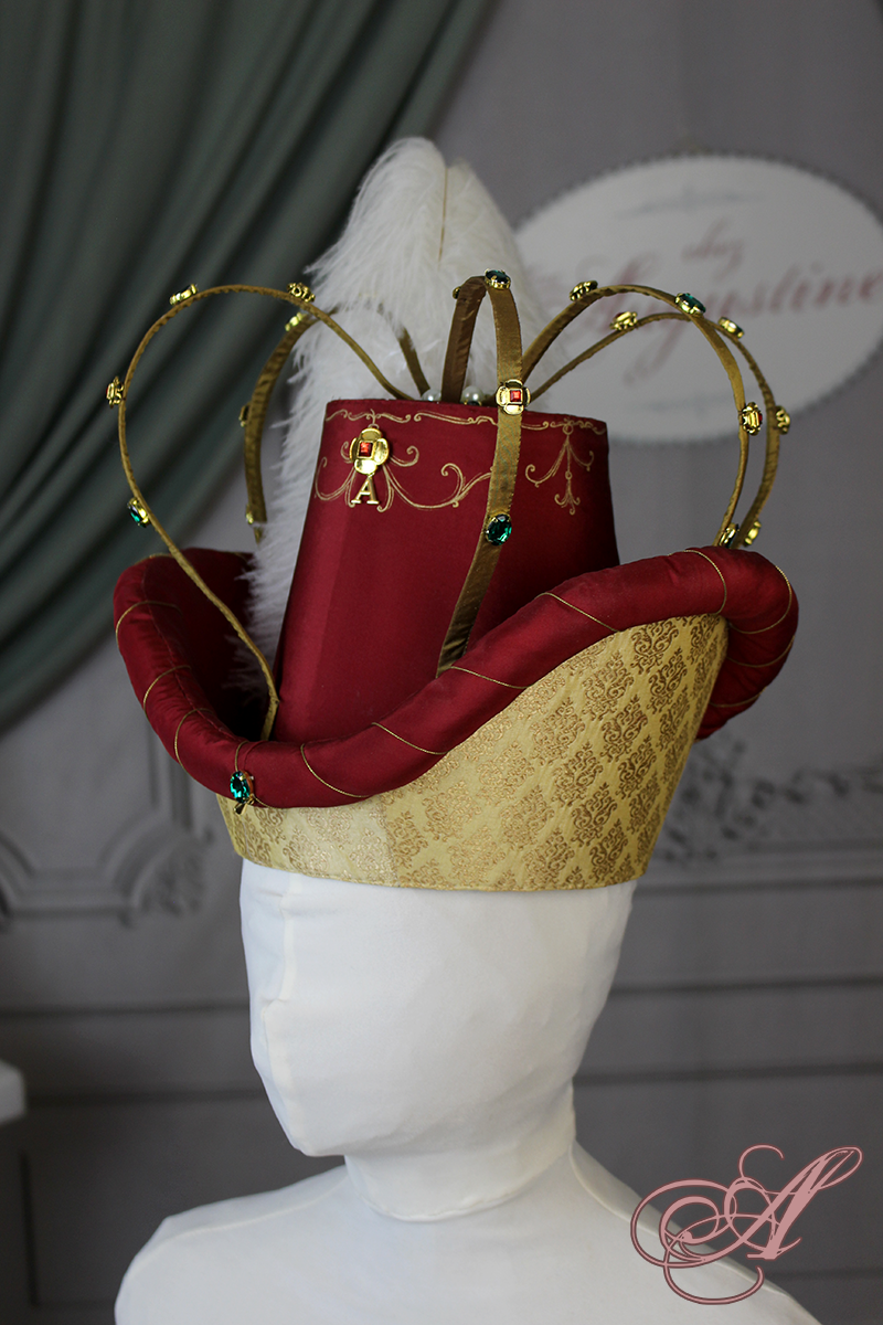 Chapeau couronne collection Emilie du Châtelet