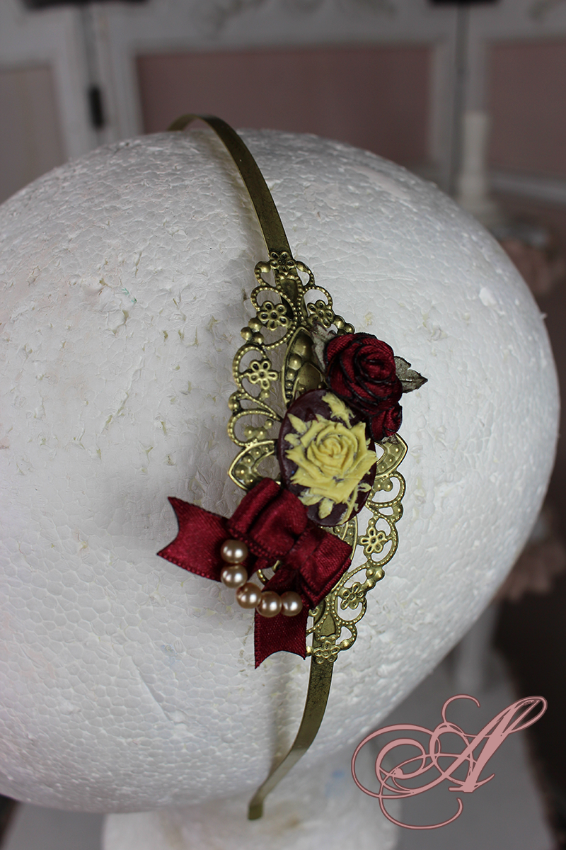 Miniature : Serre-tête avec camée