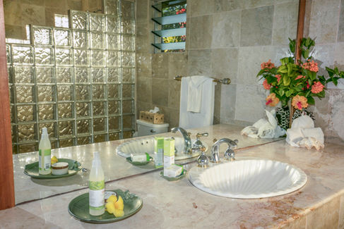 Beqa Lagoon resort bathroom