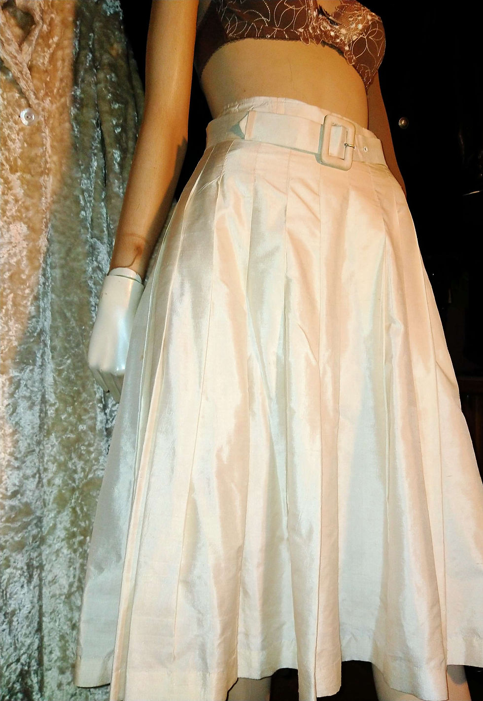 Thumbnail: Off-white zijden rok, tailormade