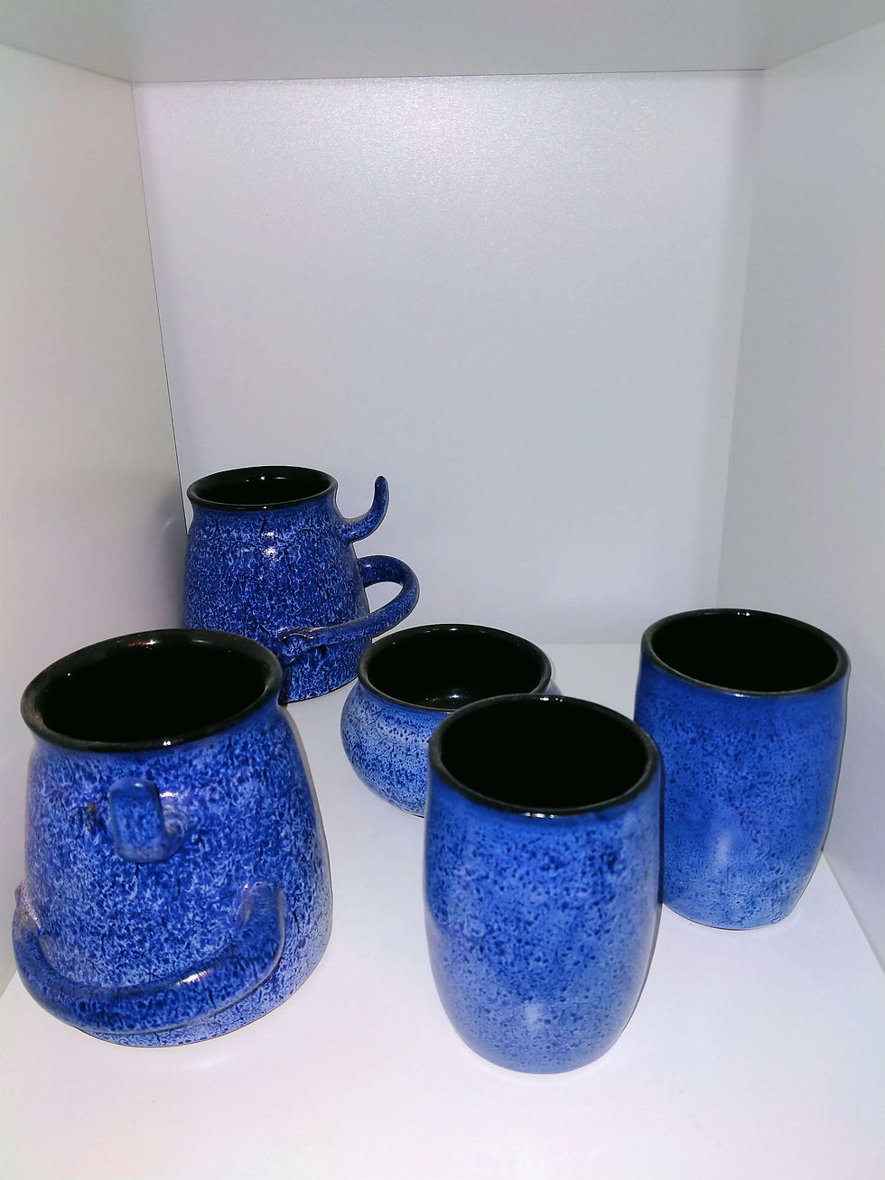 Thumbnail: Handgedraaid keramisch serviesgoed