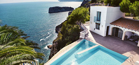 Luxurious coastal properties in Billionaire Magazine