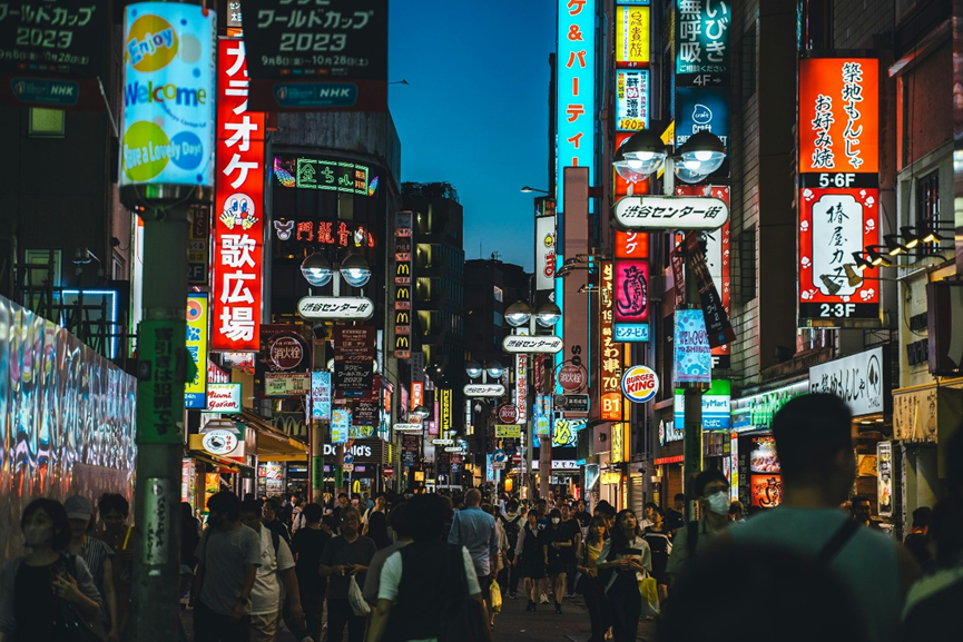 人潮滿滿的澀谷街頭