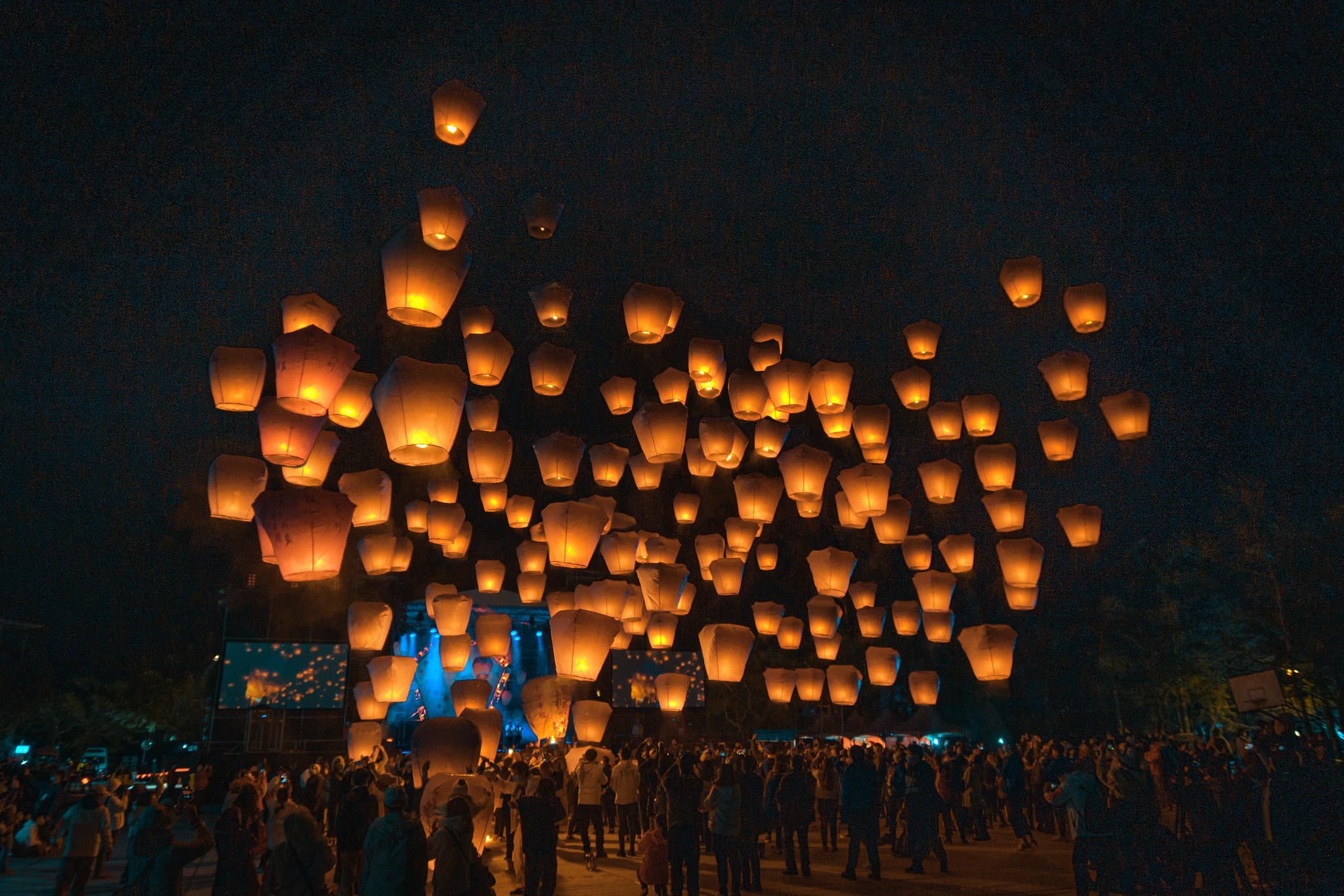 2025平溪天燈節完整攻略｜十分老街、菁桐、深坑一日遊景點、美食懶人包