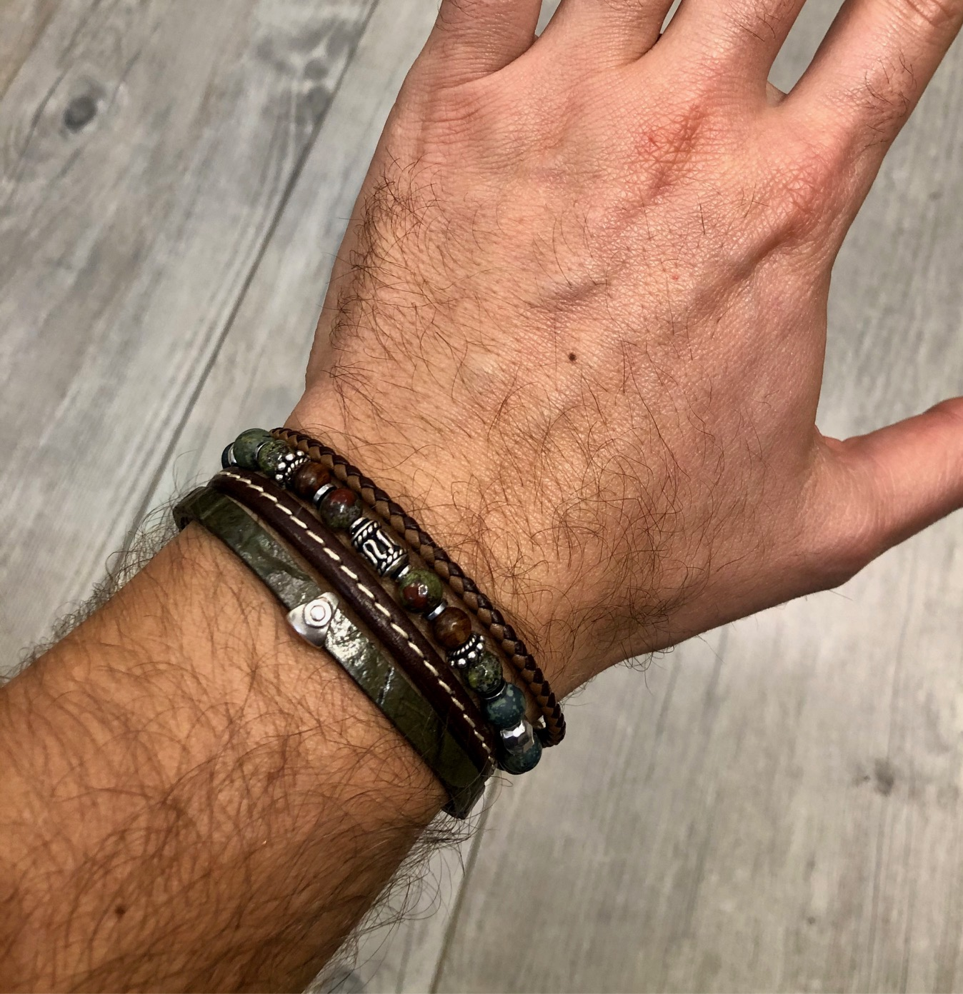 Composition bracelet perles et cuir ajustable