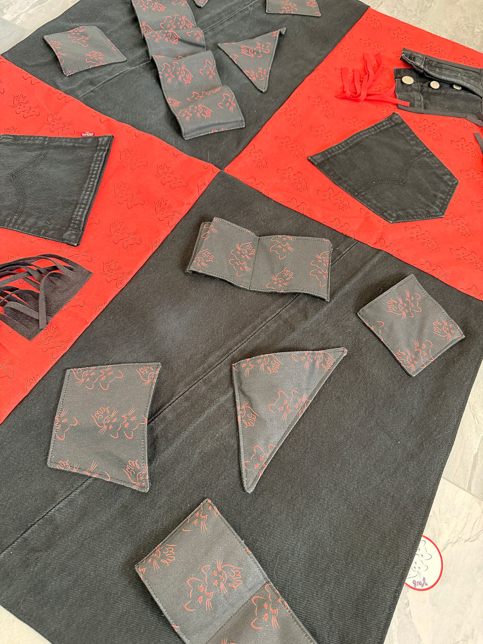 Miniaturbild: EW-Pet-Decke Red/Black-Denim (groß)