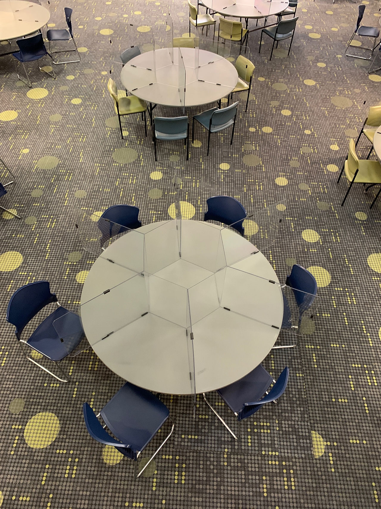 Round tabletop setup