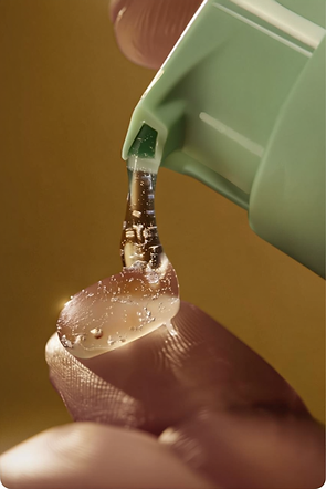 u5349132344_httpss.mj.runjyuGZioSGPw_Close-up_of_clear_gel_sk_c56c7628-bfd0-4041-8f04-63b0