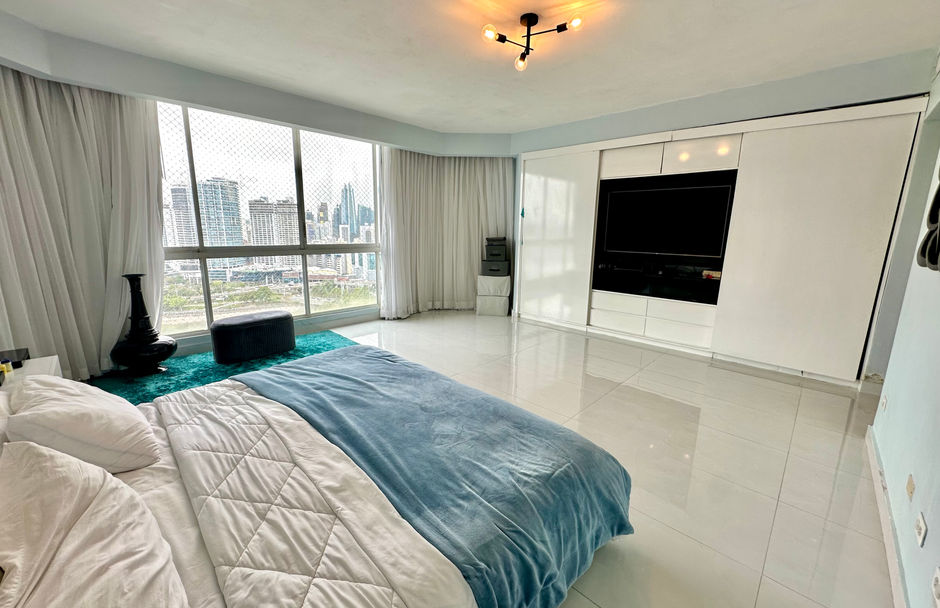 3-Bedroom Bay-View Apartment in PH Peninsula, Punta Paitilla, Panama City, Panama – photo 15 of 16