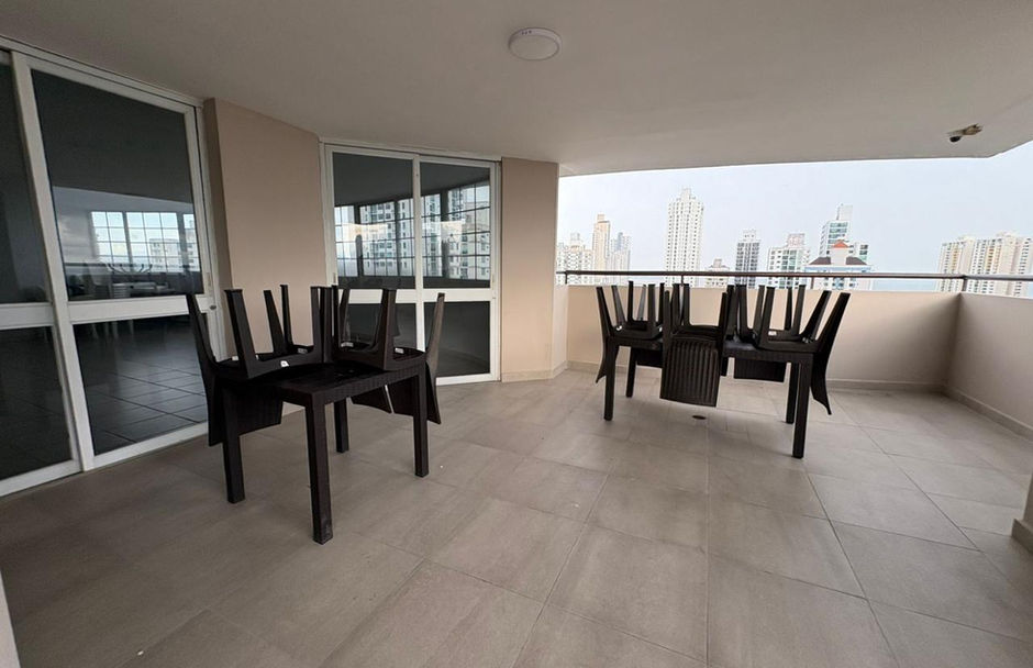 Furnished 2-Bedroom Apartment in Torres Mar del Sur, San Francisco, Panama – photo 11 of 14