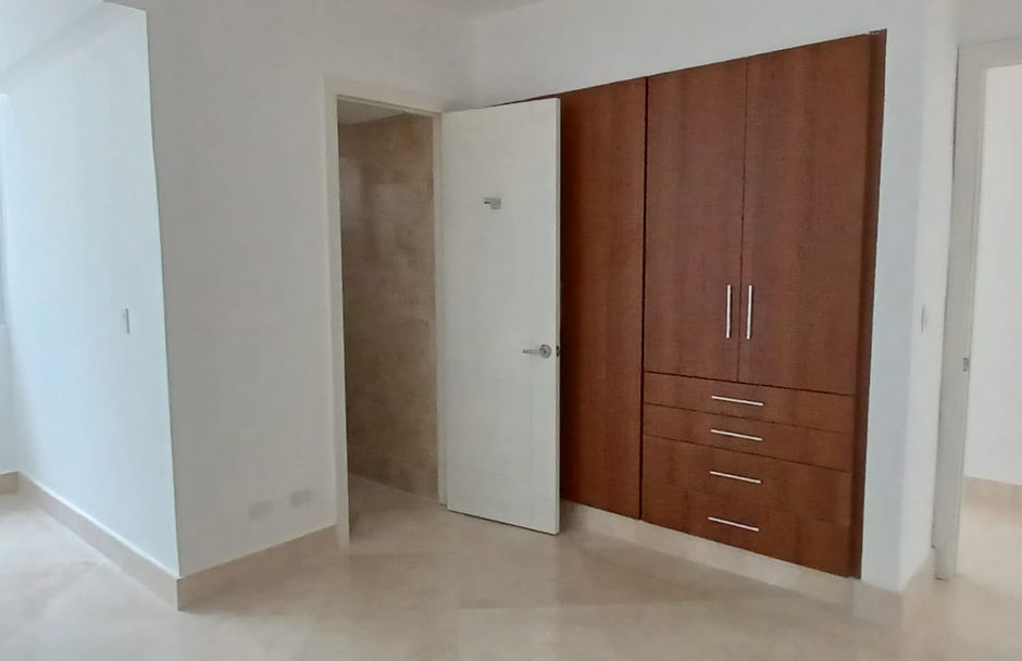 4-Bedroom Ocean-View Apartment in PH The Point, Punta Paitilla, Panama City, Panama – photo 13 of 16