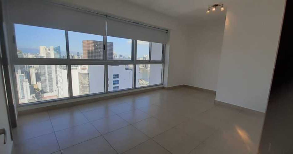 1-Bedroom Bay-View Apartment, Avenida Balboa, Panama City, Panama – photo 5 of 7