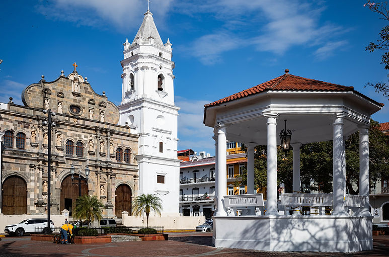 Metropolitan Cathedral and bandstand on Plaza de la Independencia in Casco Viejo, Panama City