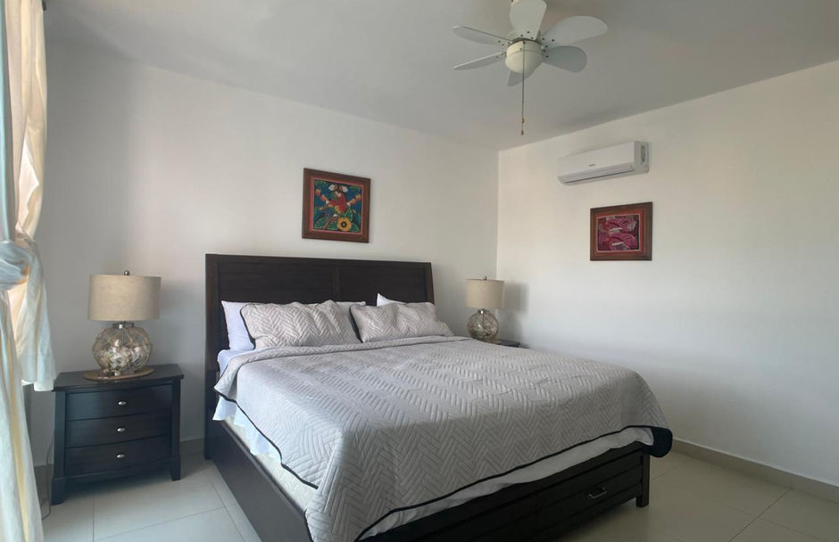 Furnished 149 m2 3-Bedroom Ocean-View Apartment in Oceans II, Playa Blanca, Panama – photo 10 of 16