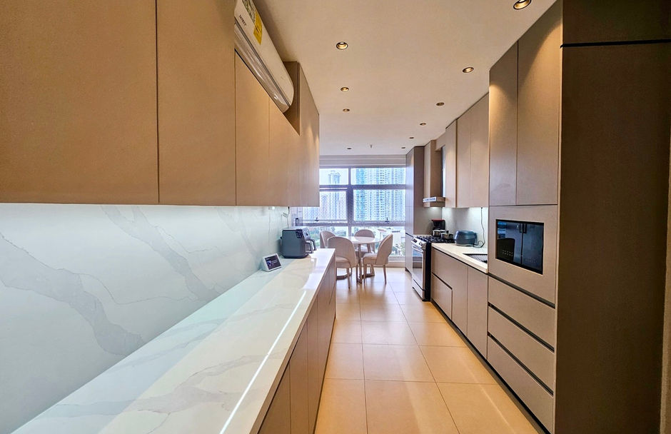 Remodelled 4-Bedroom Apartment in Q Tower, Punta Pacifica, Panama City, Punta Pacifica, Panama – photo 4 of 16