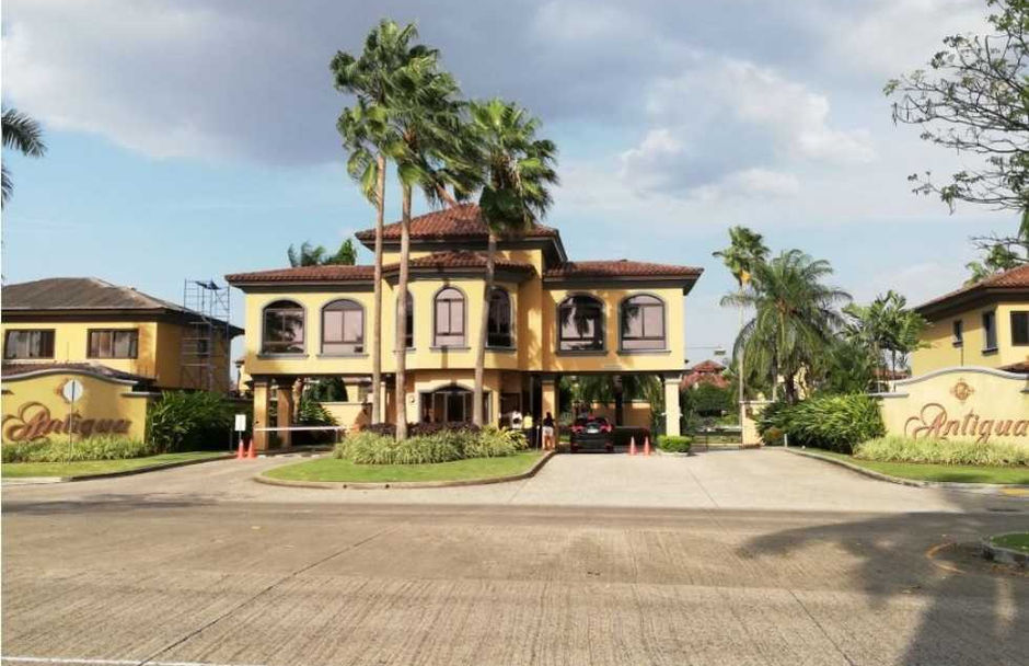 Two-Level 4-Bedroom House in Antigua, Costa del Este, Panama – photo 2 of 15