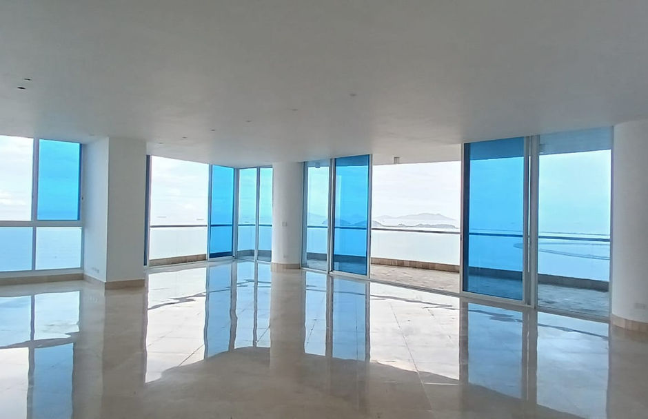 4-Bedroom Ocean-View Apartment in PH The Point, Punta Paitilla, Panama City, Panama – photo 1 of 16