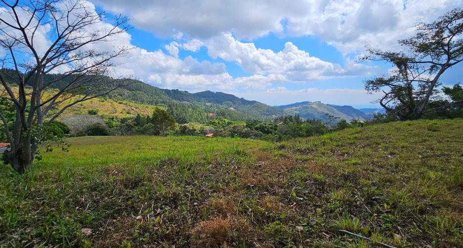 1640 m2 Two-Level Mountain Lot in Altos de Maria, Chame, Panama – photo 2 of 13