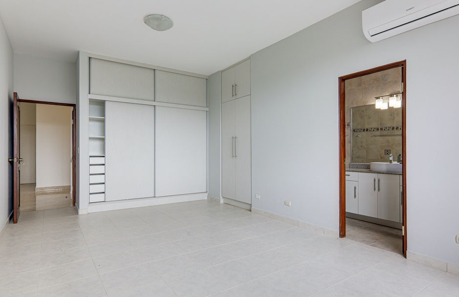 Remodelled 3-Bedroom Apartment in PH Cresta Palace, La Cresta, Panama City, Panama – photo 9 of 16