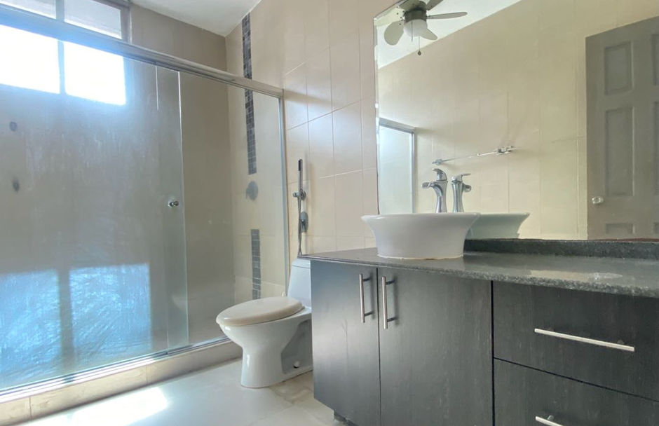 4-Bedroom Apartment with 4 Parking Spaces in PH Harmony, San Francisco, Panama – photo 13 of 16