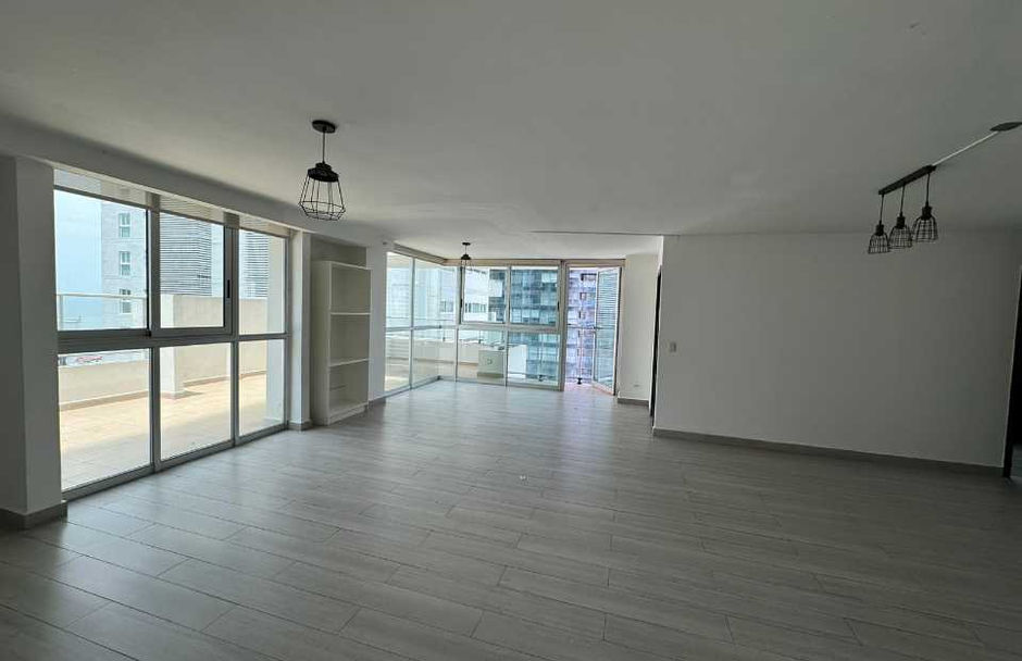 Spacious 3-Bedroom Apartment in PH Belle View Tower, Bella Vista, Panama City, Panama – photo 1 of 10