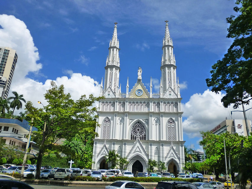 Iglesia del Carmen on Vía España, at the edge of El Cangrejo, Panama City