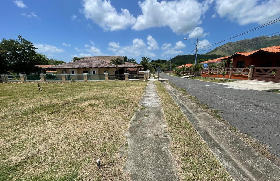 720 m2 Lot in Gated Community with Pool, Chame, Panama – photo 6 of 8