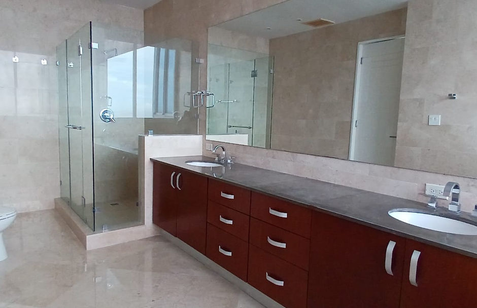 4-Bedroom Ocean-View Apartment in PH The Point, Punta Paitilla, Panama City, Panama – photo 10 of 16