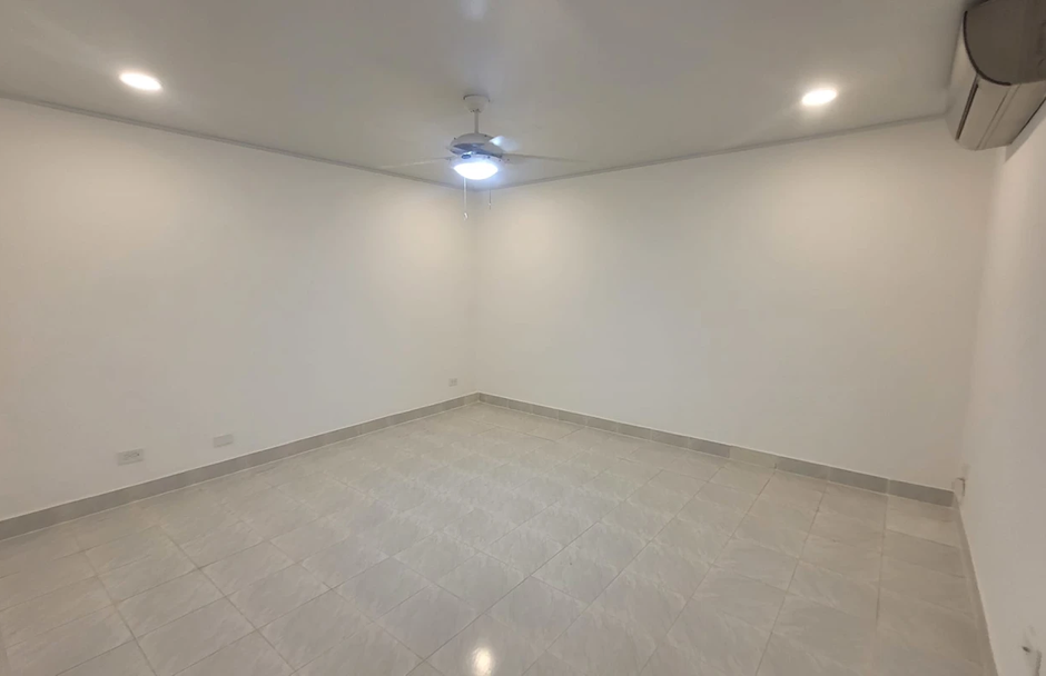 Remodelled 4-Bedroom Two-Storey House, Punta Paitilla, Panama City, Punta Paitilla, Panama – photo 3 of 12