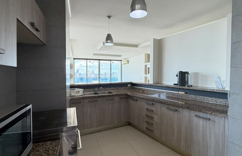 215 m2 3-Bedroom Apartment in PH Joy Tower, San Francisco, Panama – photo 11 of 16