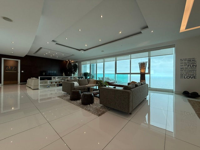 Oceanfront 420 m2 4-Bedroom Full-Floor Apartment in PH Ocean One, Costa del Este, Panama – photo 3 of 14