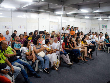 Público lota auditório da Flifs para acompanhar palestras na programação geral do evento
