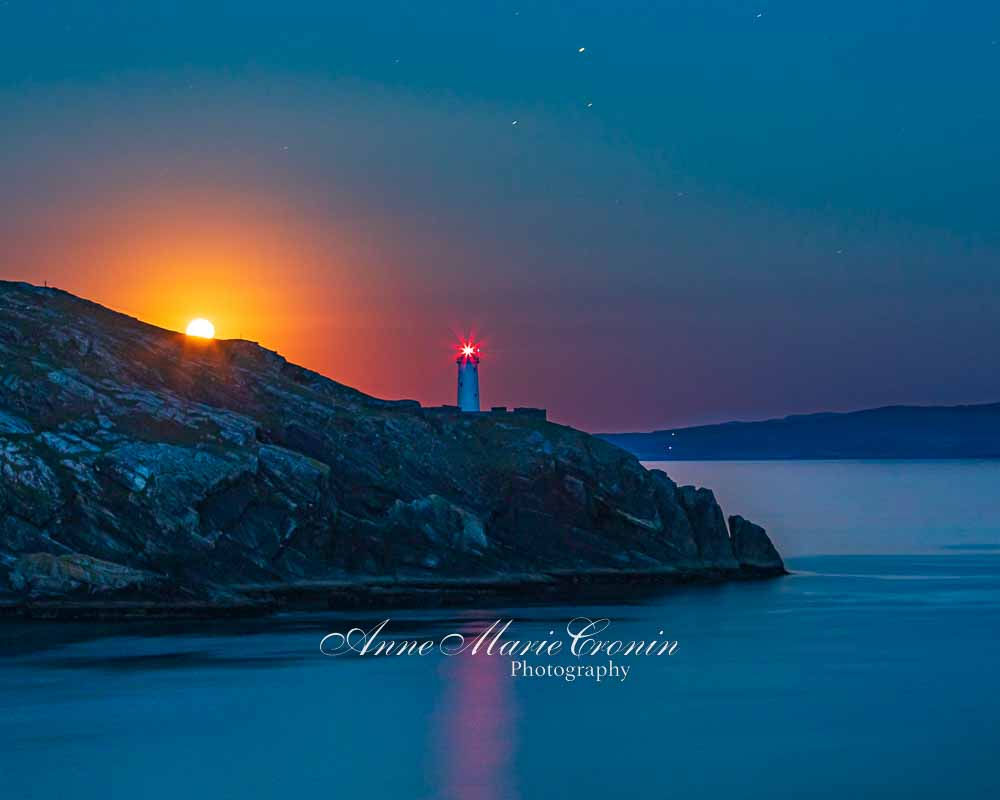 Sturgeon Super Moon over Ardnakinna lighthouse on Bere Island
