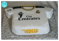 עוגה בצורת חולצה של ריאל מדריד