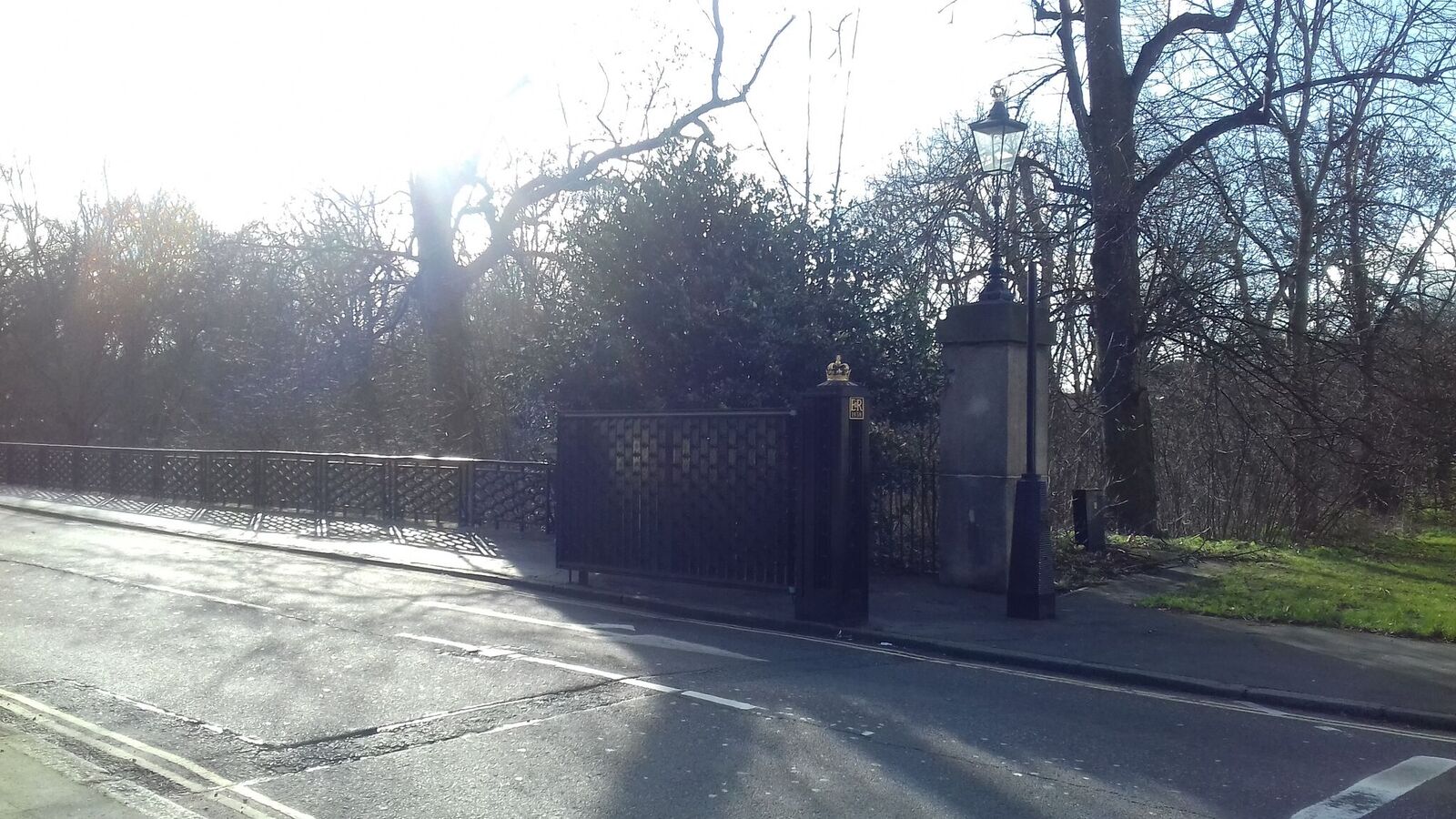 MACCLESFIELD BRIDGE ENTRANCE TO REGENTS PARK