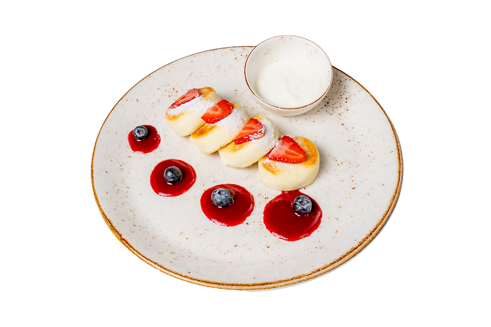 Cottage cheese panckakes with sour cream and berries