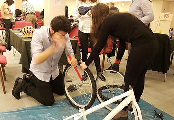 deneyimsel öğrenme programı bisikleteam çalışmasında harmoni içinde çalışan bir ekip anı