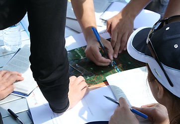 outdoor ekip yönetimi ve takım çalışması programında fikirler ve farklı bakış açıları havalarda uçuşuyor. Yetenekli komutanlar bunları dinleyip en ideal senaryo üstünde karar vermeye çalışırlar.